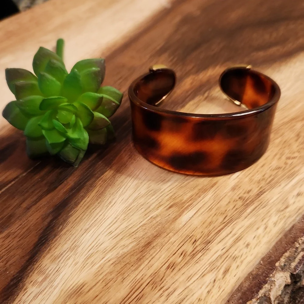 🚦3for$15🚦Vintage Faux Tortoise Shell and Gold Animal Print Cuff Bracelet